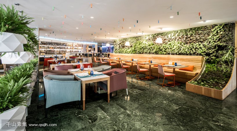 meliasarria休闲餐厅,用植物墙造景观,十分好看！