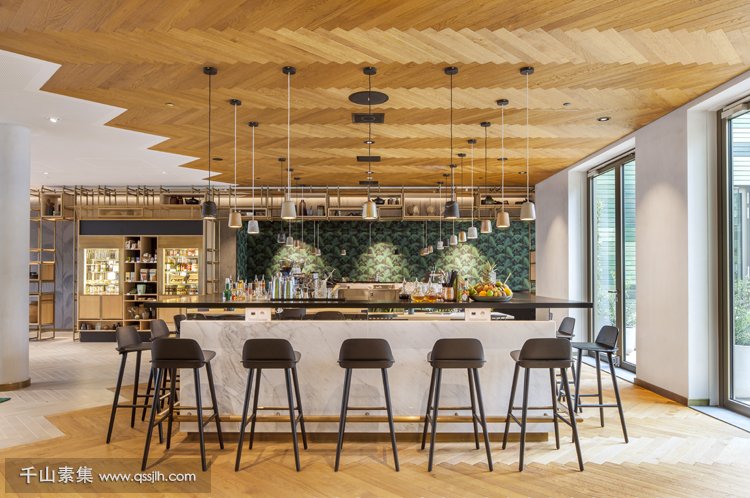 阿姆斯特丹凯悦酒店，将绿植运用到极致，为客户提供一流的就餐场所！