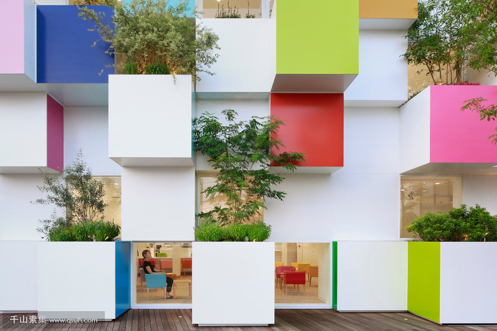 【植物墙案例】Sugamo Shinkin bank用绿植创造快乐与舒适！