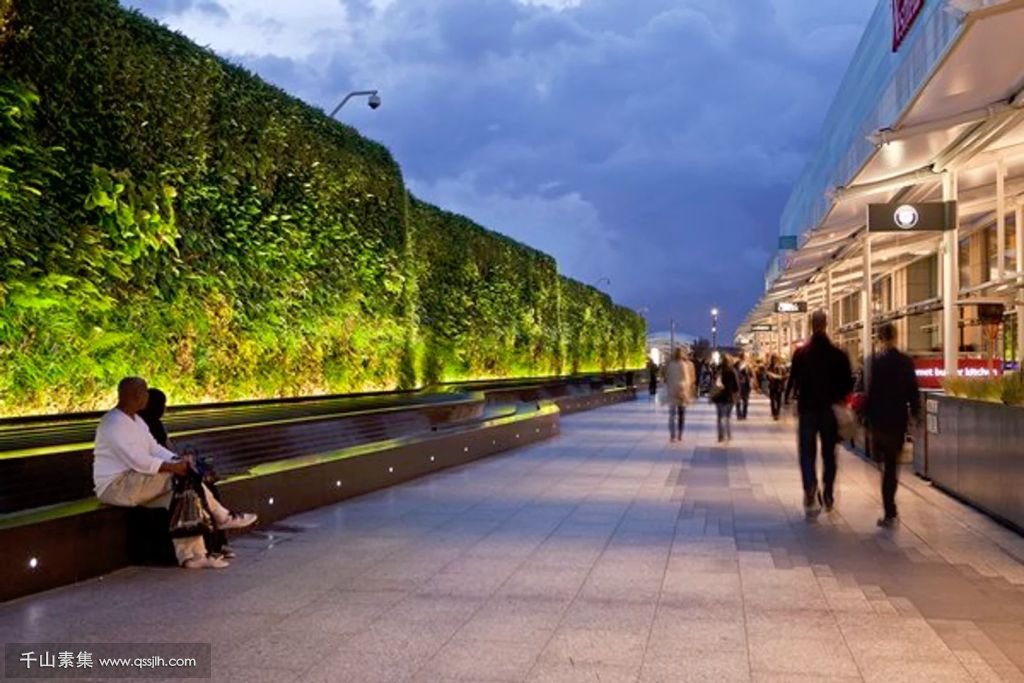 Living-Wall-at-Westfield-Shopping-Centre-by-AECOM-2.jpg