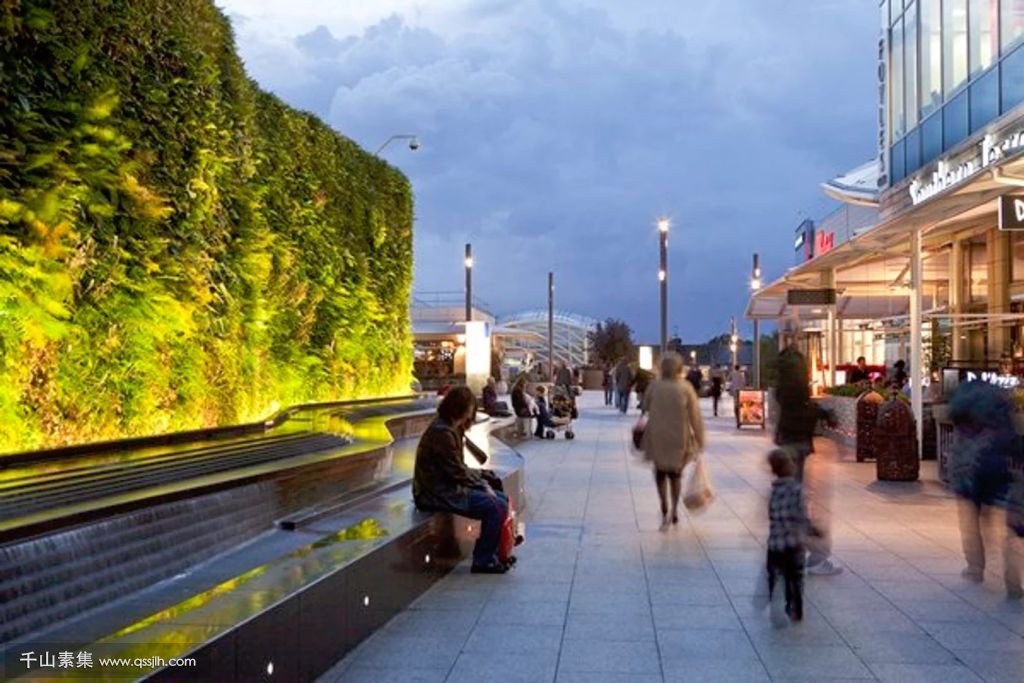 Living-Wall-at-Westfield-Shopping-Centre-by-AECOM-7.jpg