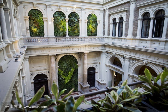 科维努斯大学植物墙 中世纪建筑焕发生机