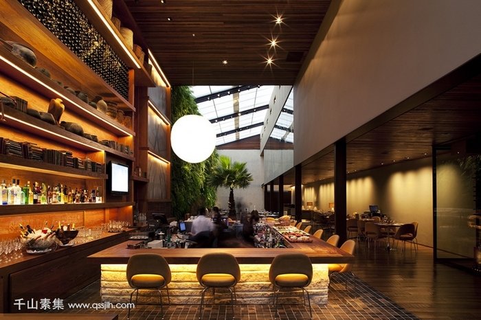 KAA餐厅垂直绿化 自然清新的用餐环境