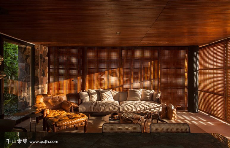 06-Wooden-screens-all-around-provide-enough-sunlight-yet-protect-the-spaces-from-excessive-sunlight-775x499.jpg