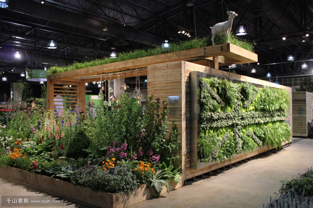 PCV银行将植物墙做成室外景观，提成员工效率！